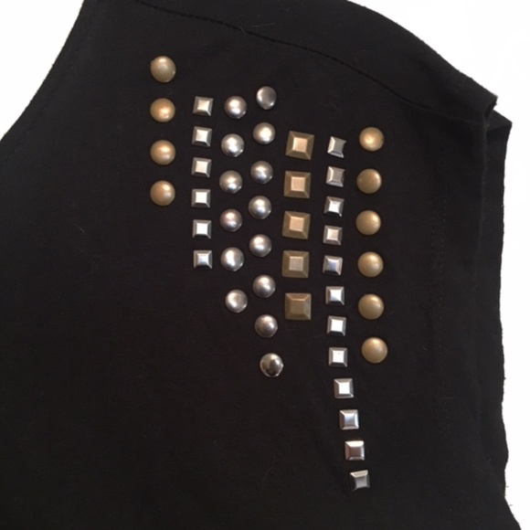 Black short sleeve top metal studded design M - Picture 3 of 4